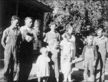 Charles and Maggie Heaton with 8 of their 10 children